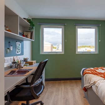 Bronze En Suite - Image 1